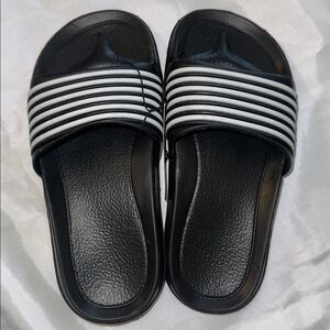 Black White Striped Rubber Slide Sandals Slip On Pool Shoes Size 2‎